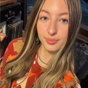 Meet your Posher, Hallie